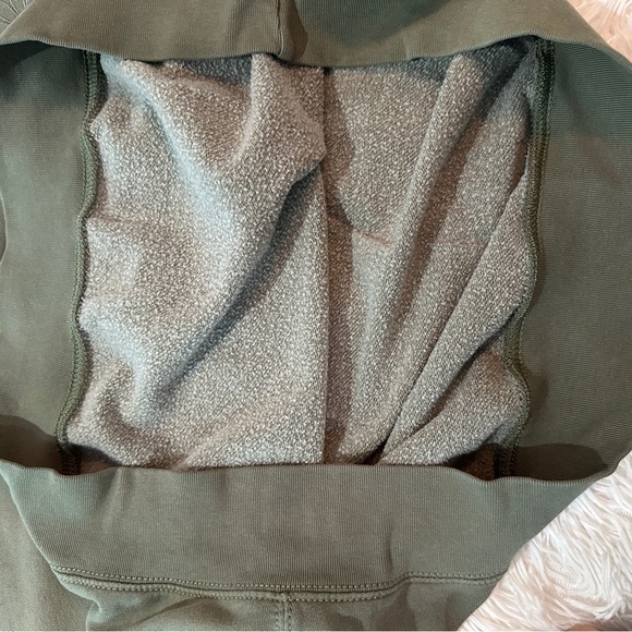 American Eagle Green Daisy Embroidered Crewneck Sweatshirt Size XL - Picture 14 of 15